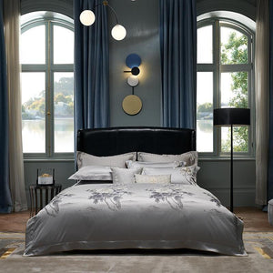 Front view of Mia Gradient Modern Duvet Cover Set in silver color.