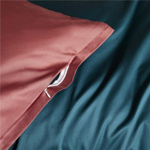 White zipper in Ava Reversible Duvet Cover Set.