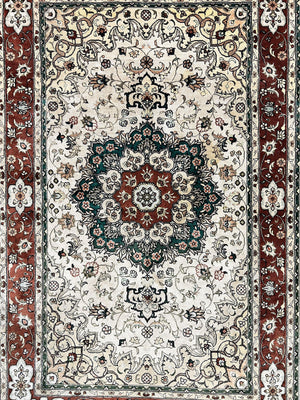 Silk Turkish Kayseri Rug 2.7 x 4, Floral Medallion, Fine Oriental Carpet, Small Vintage Rug, Silk Pile on Silk Foundation, Hand Knotted
