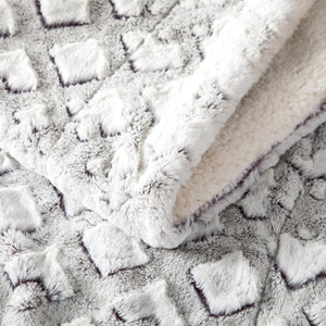 DaDa Bedding Luxury Dreamy Milky White & Purple Sherpa Backside Faux Fur Throw Blanket (M3395)