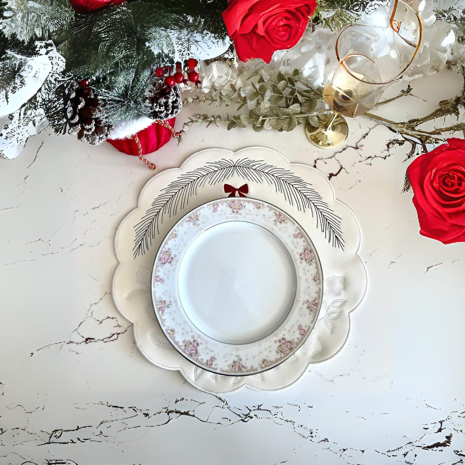 AURA WHITE ROUND FAUX LEATHER PLACEMAT (Set Of 4) - Set of 4