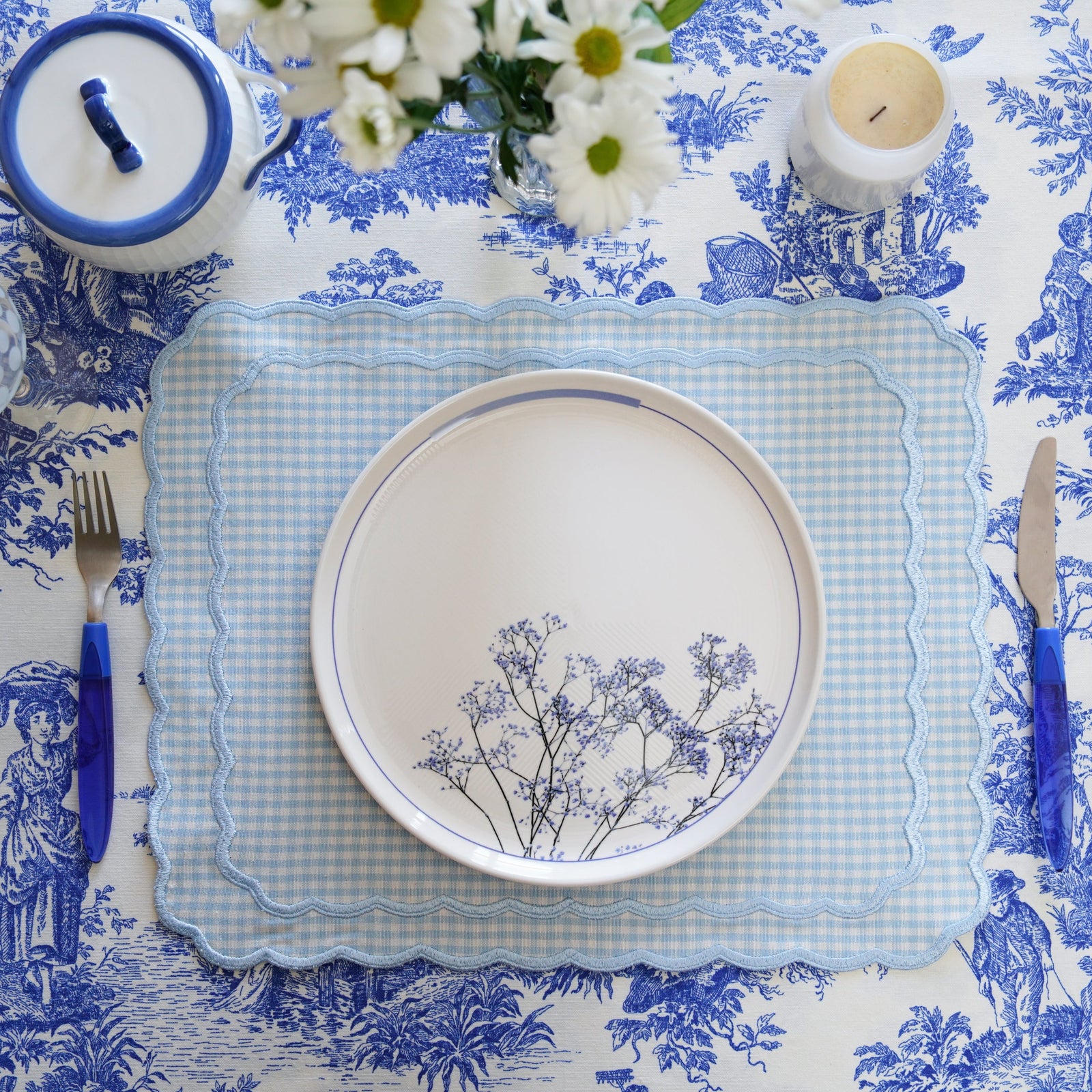 DAHLIA BLUE GINGHAM ROUND FABRIC PLACEMAT (Set Of 4) - Set of 4
