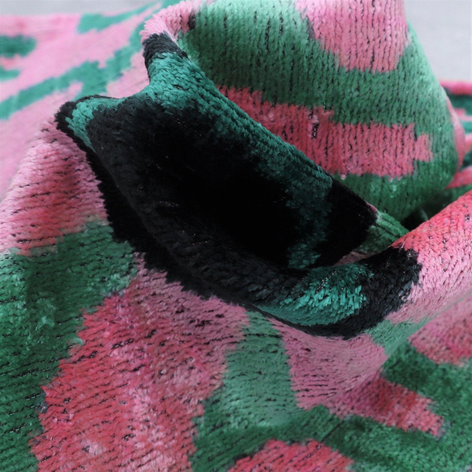 Canvello Handmade Velvet Green And Pink Pillow | 20 x 20 in (50 x 50 cm)