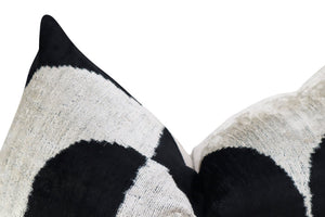 Canvello Luxury Decorative Black White Throw Pillow | 16 x 24 in (40 x 60 cm)