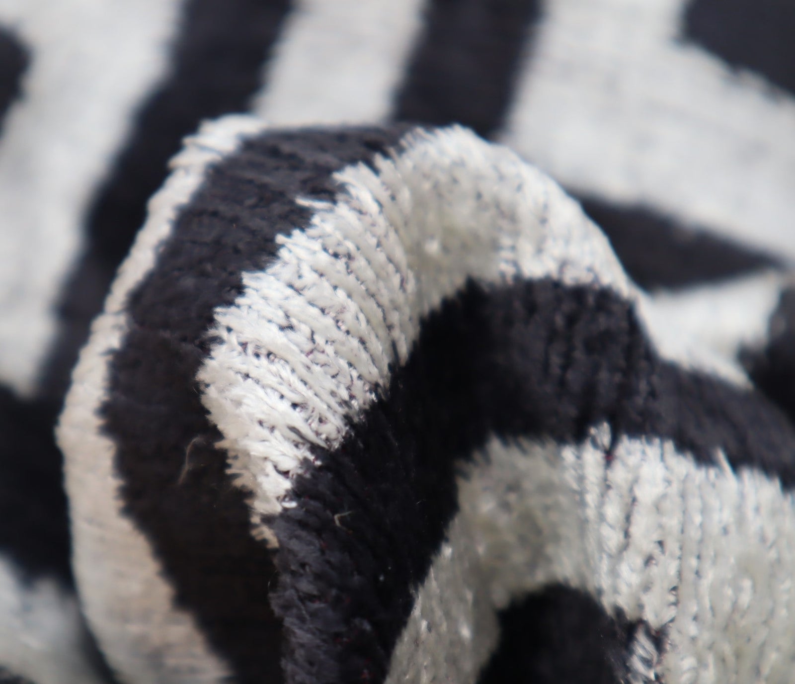 Canvello Luxury Decorative Black White Throw Pillow | 16 x 24 in (40 x 60 cm)