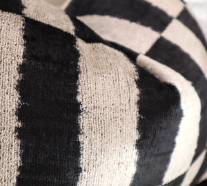 Canvello Luxury Decorative Black & White Throw Pillow | 16 x 24 in (40 x 60 cm)