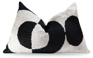 Canvello Luxury Decorative Black White Throw Pillow | 16 x 24 in (40 x 60 cm)