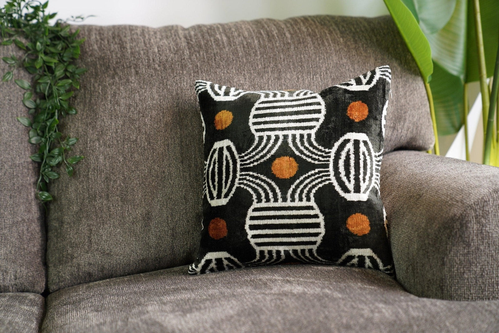 Canvello Soft Black And White Pillows For Couch | 16 x 16 in (40 x 40 cm)