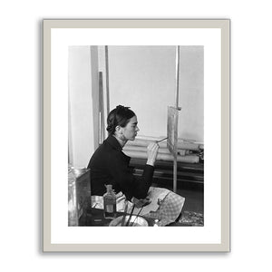 Frida painting Self-Portrait on the Borderline between Mexico and the United States by unknown photographer