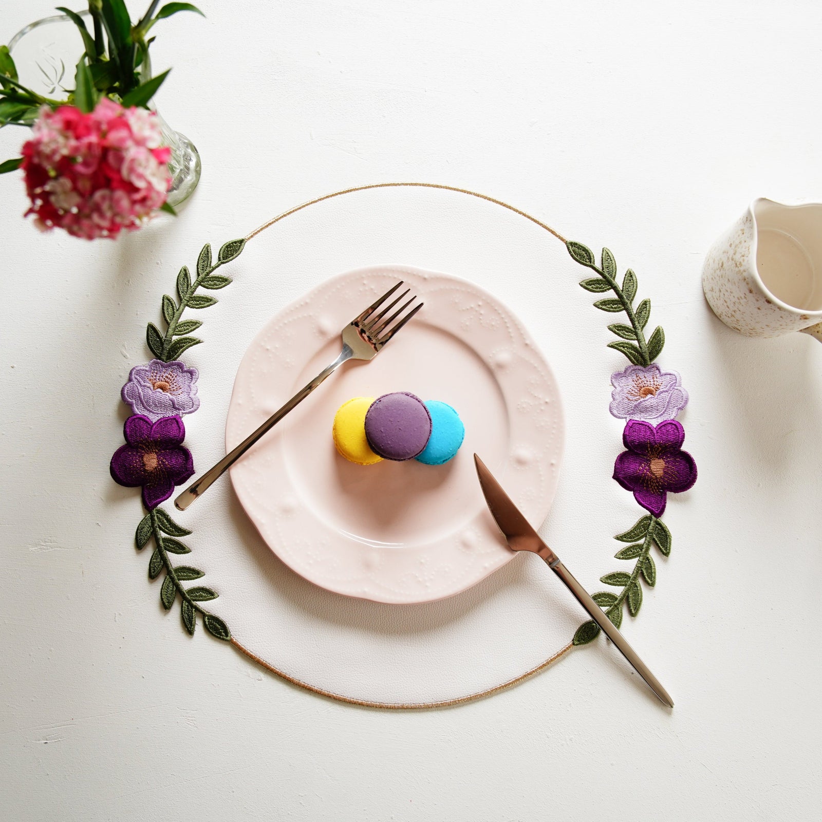 JASMINE WHITE ROUND FAUX LEATHER PLACEMAT (Set Of 4) - Set of 4