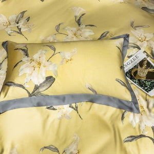 Top view of Orquidea Amarilla Duvet Cover Set's pillow cover.