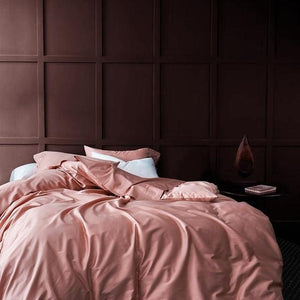 Pink venetia duvet cover set made of egyptian cotton with two pink pillow covers and two white pillow covers