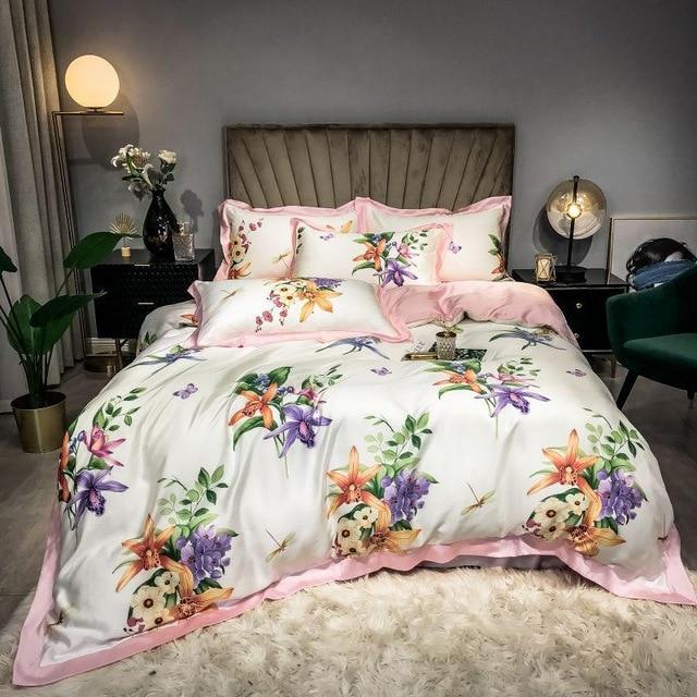 Blossom Wiht Floral Prints Duvet Cover Set made of Egyptian Cotton.