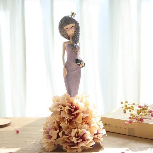 Akira Cute Girl Statue