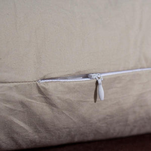 White zipper used in Giovanni pillows.
