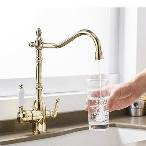 Gold Galileo Galilei Kitchen Faucet in function, soft bubbles can be seen.
